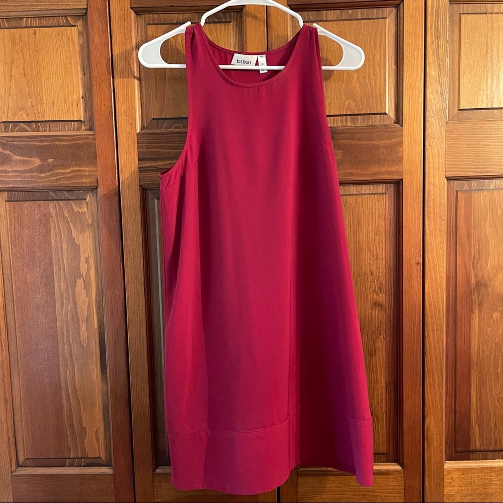Tildon size small red dress